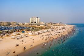 picture showing the beach as cheap romantic date ideas