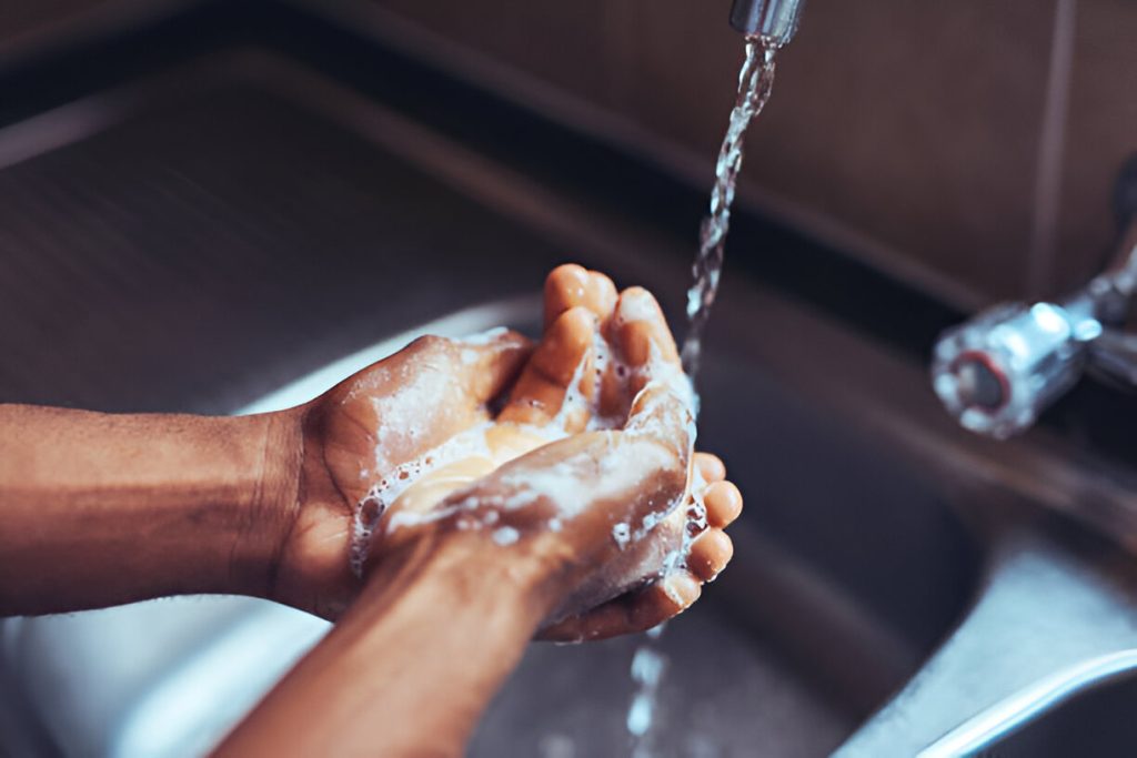 washing hands to prevent Diphtheria